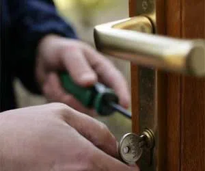 Lock Safe Services Sanford, FL 407-520-3572 - lock-change